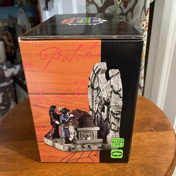 Lemax Spooky Town Lighted Coffin ~ Halloween 2025 ~ NIB - Picture 3 of 5